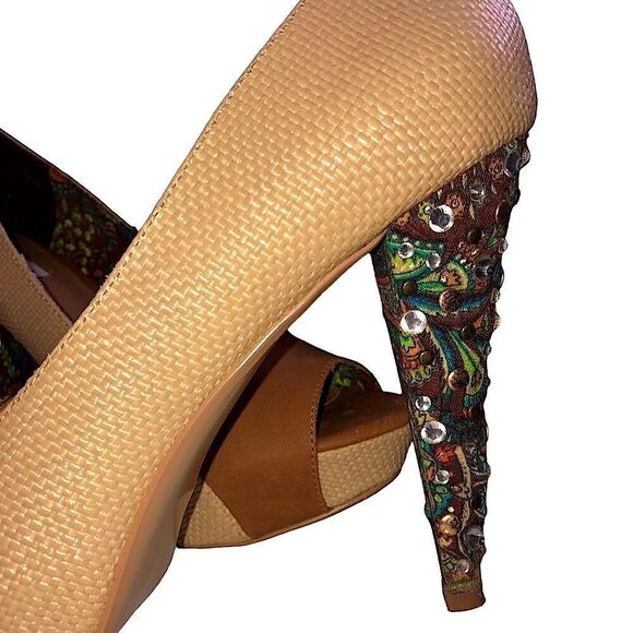 Not Rated Shoes - Not rated bliss heels in color tan size 8.5